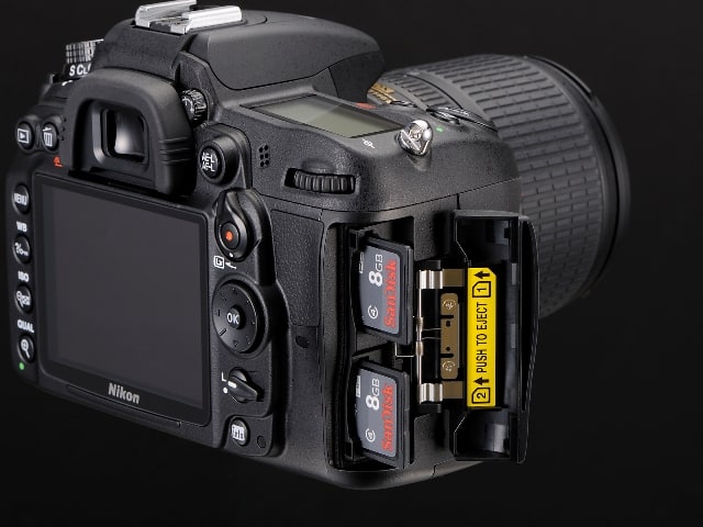 D7000_Cardslot_3